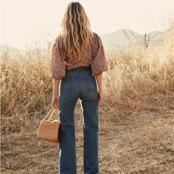 High-Waisted Blue Jeans - Picture 4 of 7